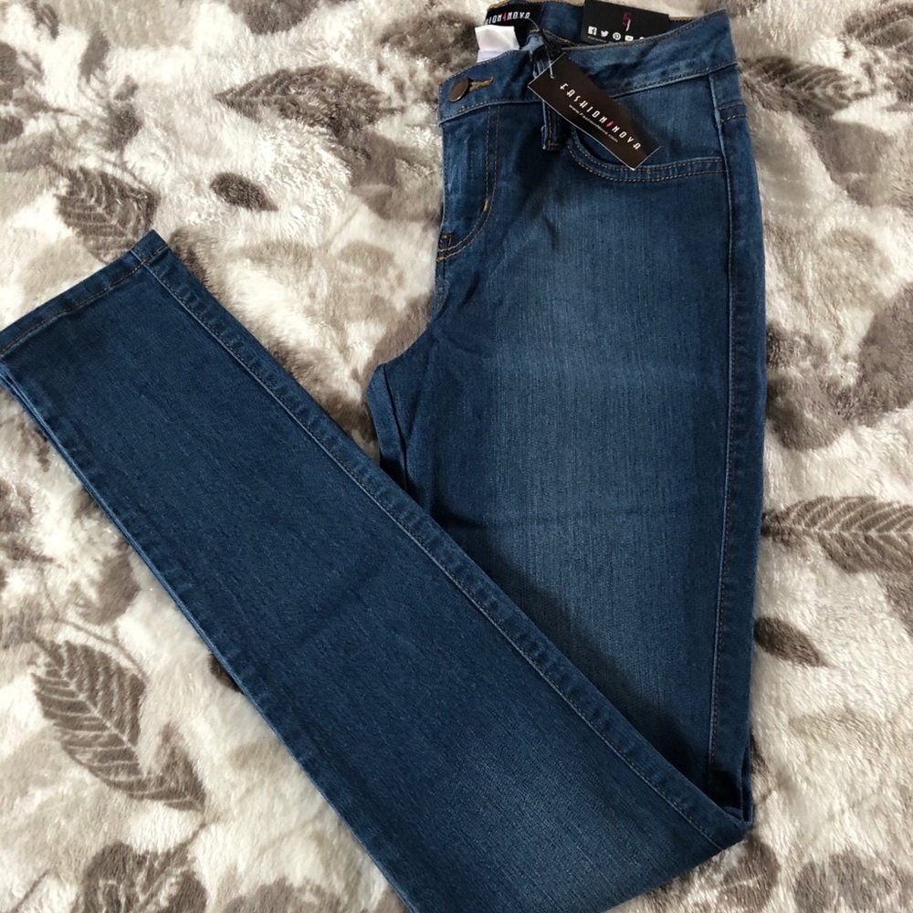 Classic mid rise skinny jeans